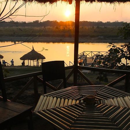 Отель Jungle Sunset Camp Саураха Экстерьер фото